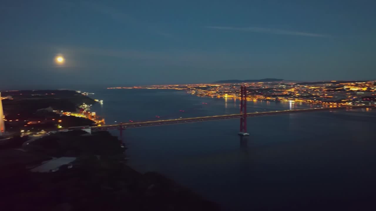 imágenes de drones panorámicos en almada en portugal