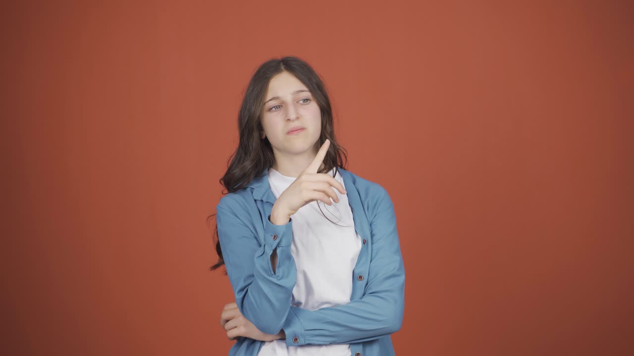 una joven vacilante.