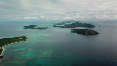 fiji - voando 500 metros acima do pacífico sul e passando ilha após ilha