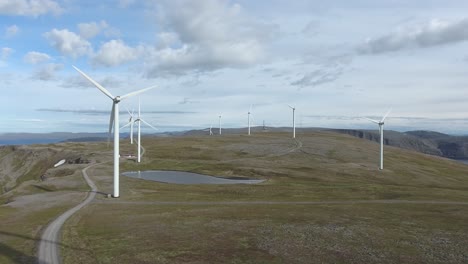 Molinos-De-Viento-Para-La-Producción-De-Energía-Eléctrica-Parque-De-Molinos-De-Viento-Havoygavelen-Noruega