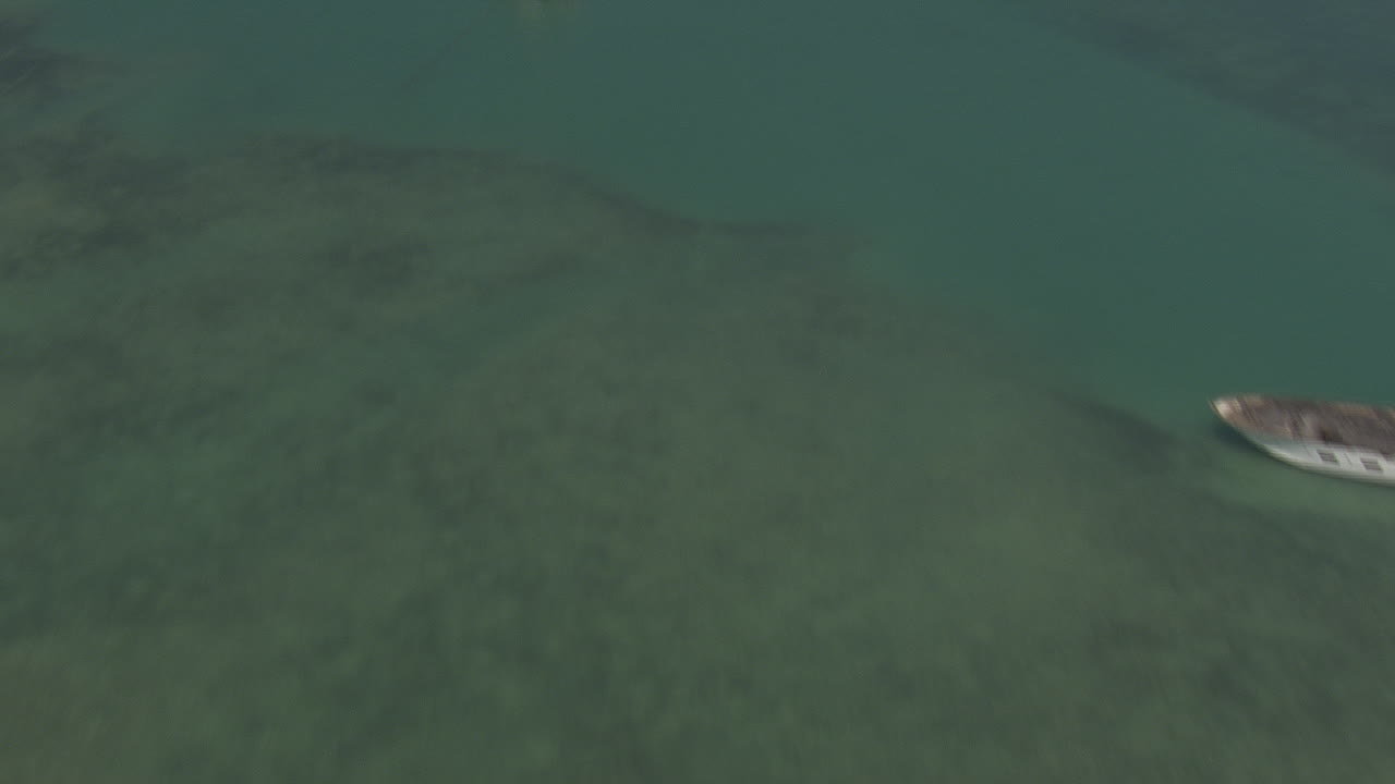 revelando dolly shot ilting hasta las torres etihad y el horizonte de abu dhabi, emiratos árabes unidos