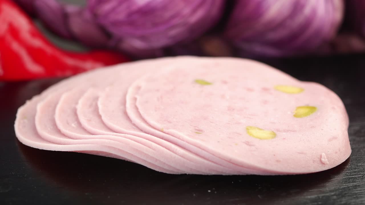 잘라진 소시지의 클로즈업