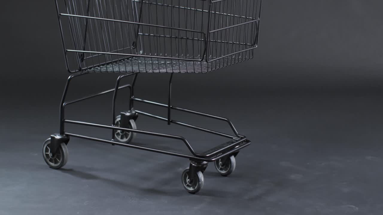 Video di carrello della spesa con spazio per il testo su sfondo grigio.