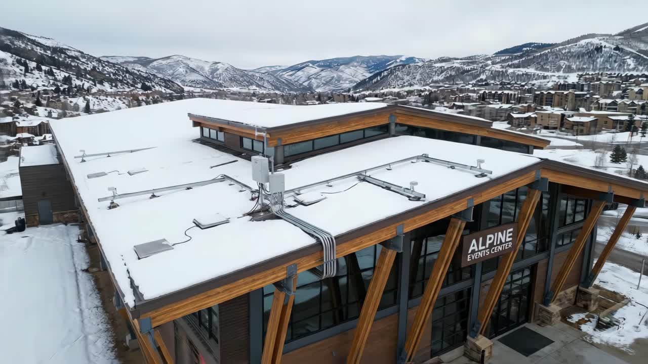 Vista aerea del Centro Eventi Alpino con sistema sciogli-neve sul tetto