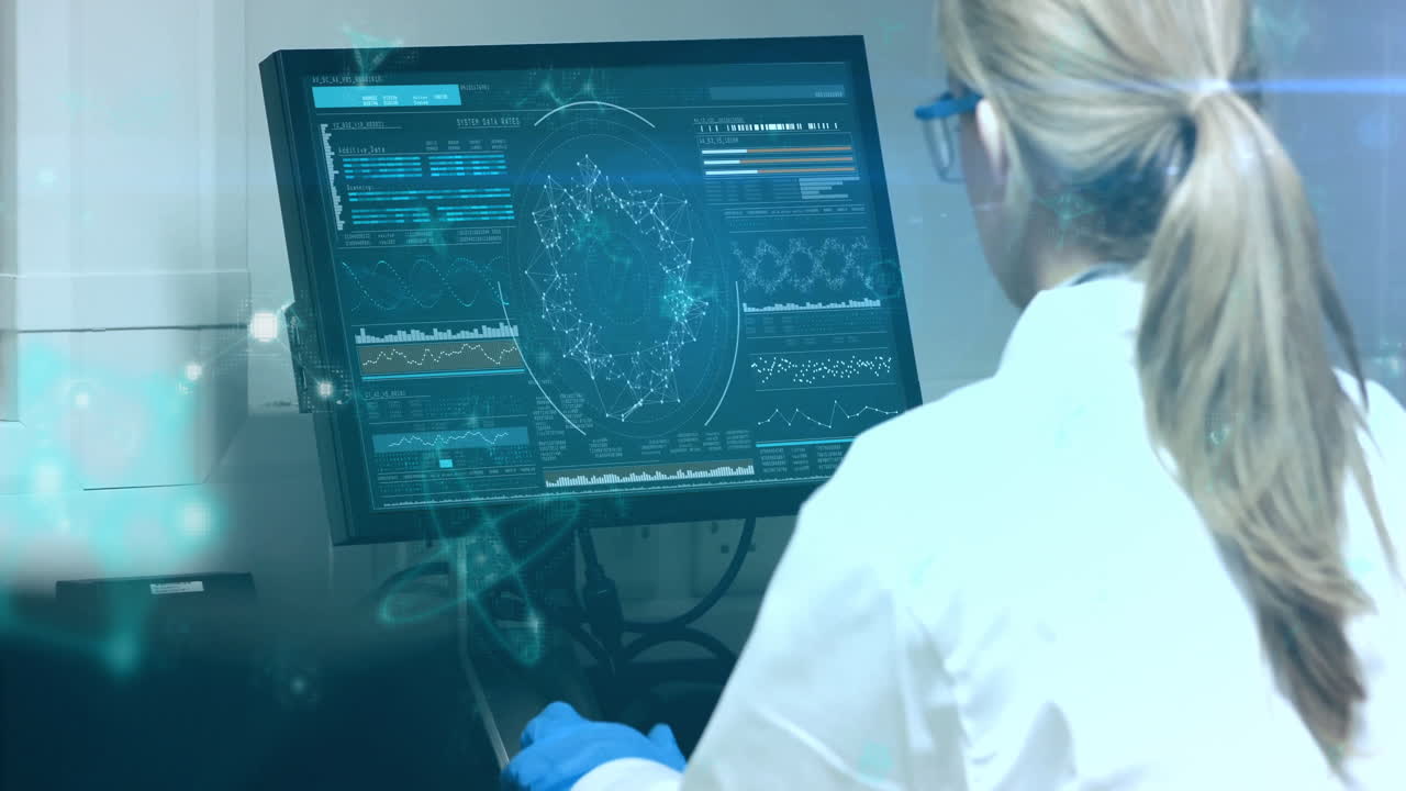 animación de procesamiento de datos sobre una científica caucásica que utiliza una computadora en un laboratorio