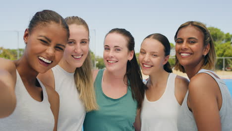 Selfie-portrait-of-a-group-of-diverse-young-fit