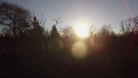 Paisaje-Aéreo-De-Madrid-Al-Amanecer-Con-Vista-Al-Parque-Del-Buen-Retiro-España