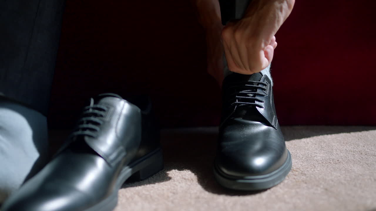 드레스 신발을 는 사람