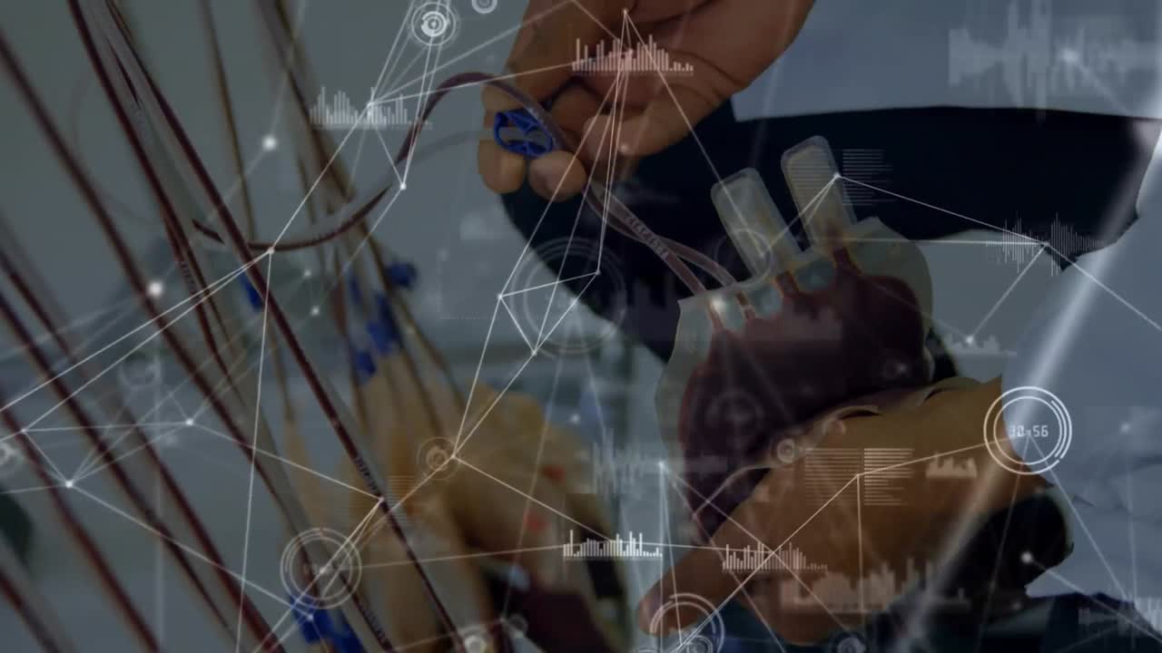 animación de procesamiento de datos sobre médico biracial con bolsas de sangre