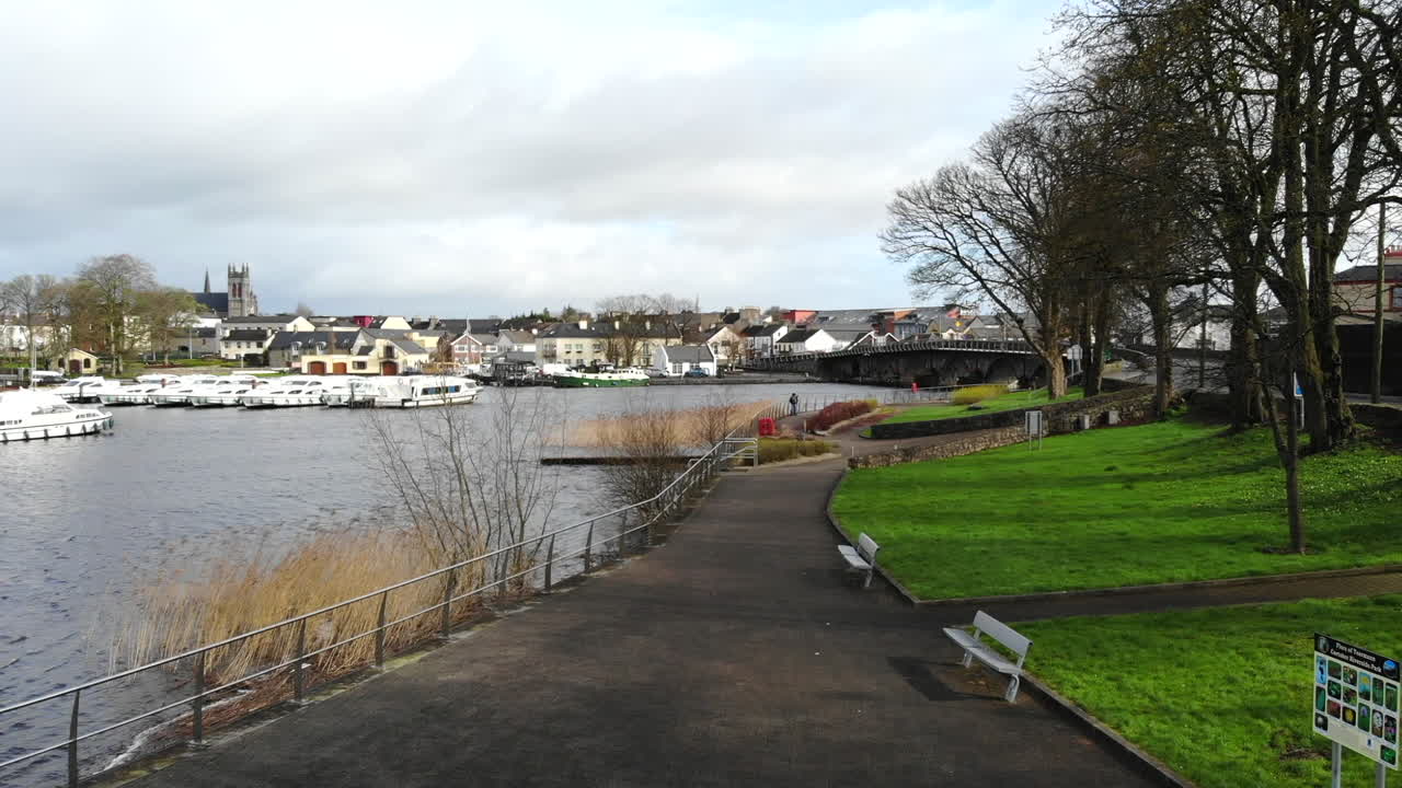 공중 - 작은 마을의 호숫가 전망