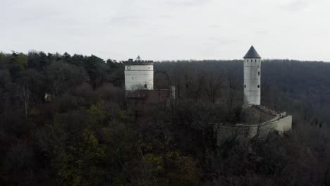 El-Castillo-De-Cuento-De-Hadas-Burg-Plesse-En-Bovenden-Cerca-De-Göttingen-Goettingen-Al-Amanecer,-Baja-Sajonia,-Alemania