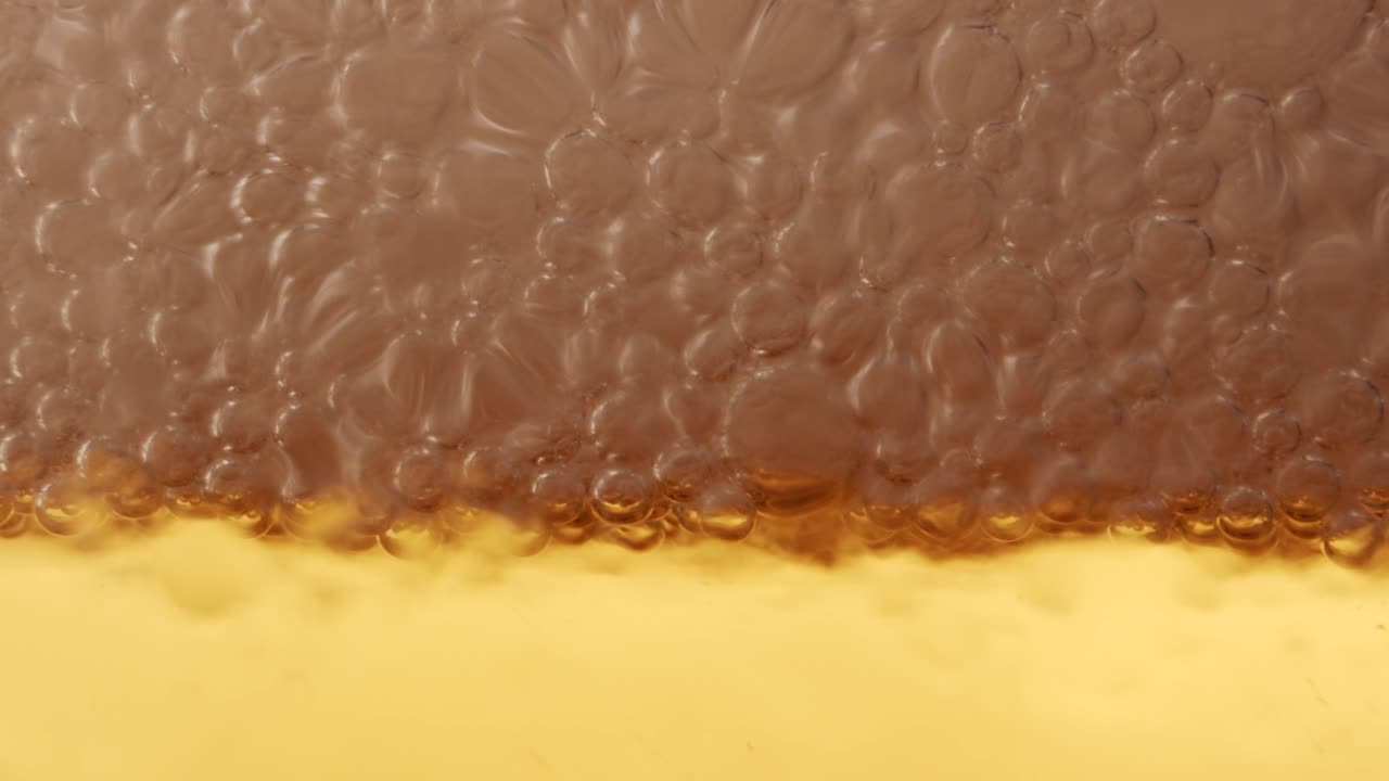 ⁇ 거리는 공기 거품이 있는 음료