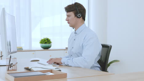 Call-center,-back-pain-and-man-on-computer