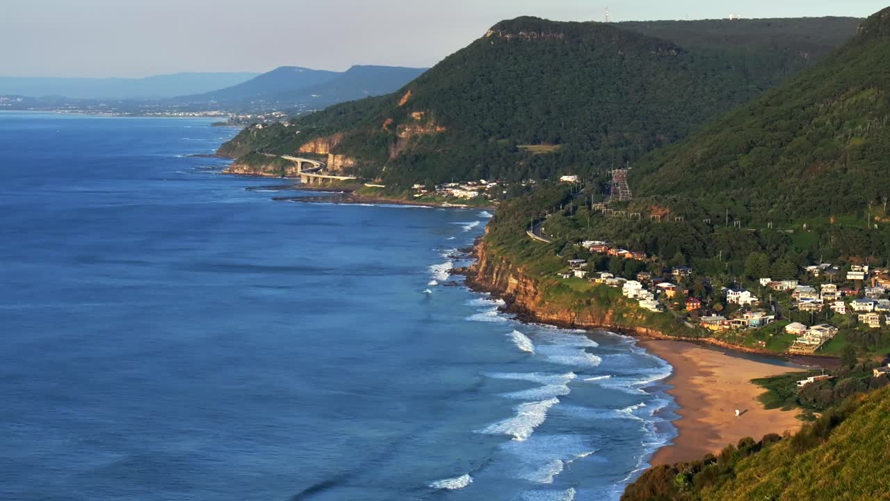 발드 힐 스탠웰 공원 해변 꼭대기 항공 텔레 드론 해가 뜨는 아침 황금 시간 바다 절벽 다리 울롱롱 nsw 오스트레일리아 시드니 남쪽 해안 일라와라 석탄 절벽 그랜드 퍼시픽 드라이브 포워드