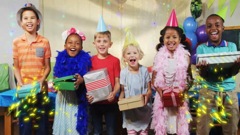 niños con regalos y con sombreros de fiesta, animación de celebración de cumpleaños
