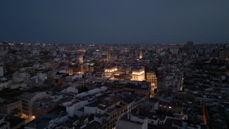 Vista-Aérea-Nocturna-Del-Casco-Histórico-De-Valencia,-España