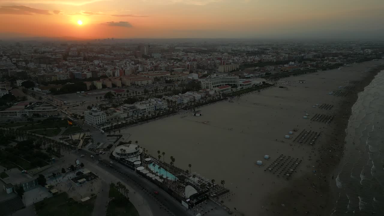 발렌시아 해변, 여름 일몰 저녁, 스페인의 넓은 공중 샷