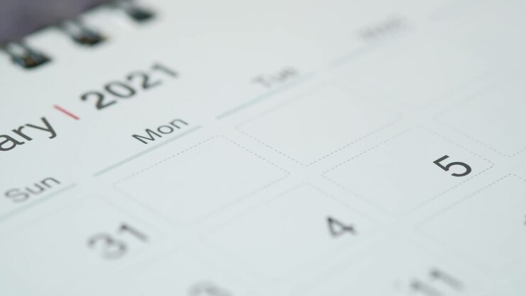 Primo piano di una pagina di calendario del 2021