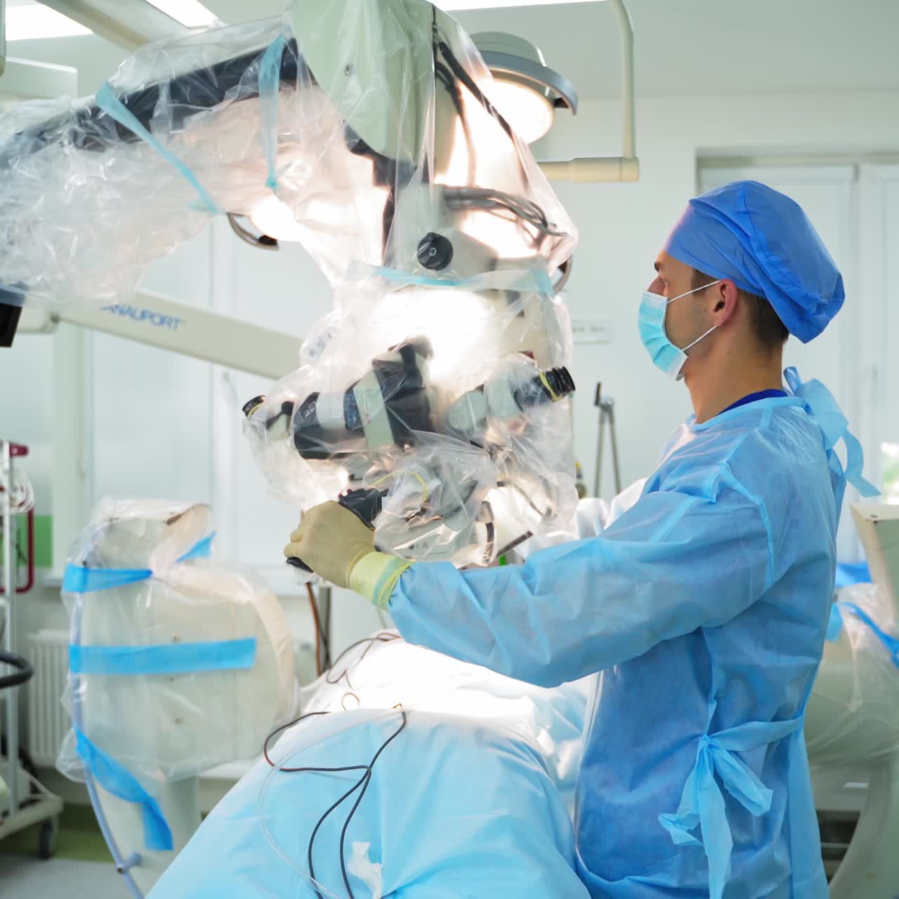 sala de operaciones con equipos modernos