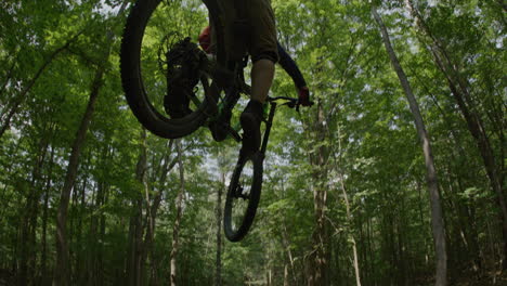 Extreme-sports-Mountain-biking---dirt-jumping-tricks-in-slow-motion