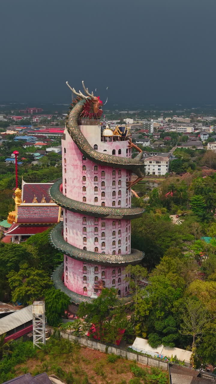 Wat Samphran: Ngôi đền Rồng của Thái Lan