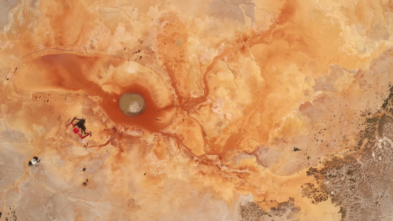 textura del suelo con color de sangre, agua subterránea.