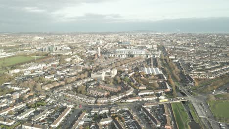 Vista-Aérea-De-La-Ciudad-De-Dublín-En-Un-Día-Soleado-Durante-El-Día-En-Irlanda