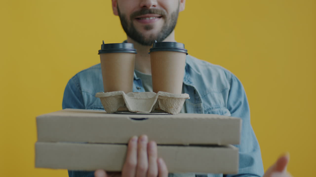 entrega de pizza y café