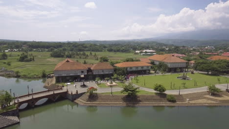 菲律賓拉斯卡薩斯·德·阿庫薩爾 (las casas filipinas de acuzar) 的舊房子的空中拍攝