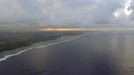 Mauricio-Y-Escena-Aérea-Del-Océano-Azul