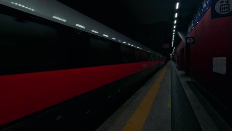 train arrives and departs from turin station