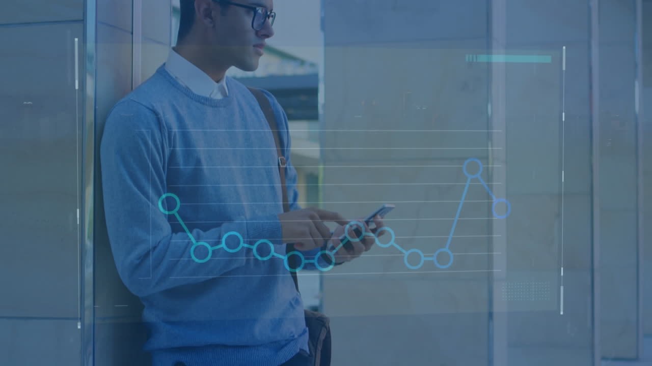 animación del procesamiento de datos financieros sobre hombres biraciales que usan teléfonos inteligentes