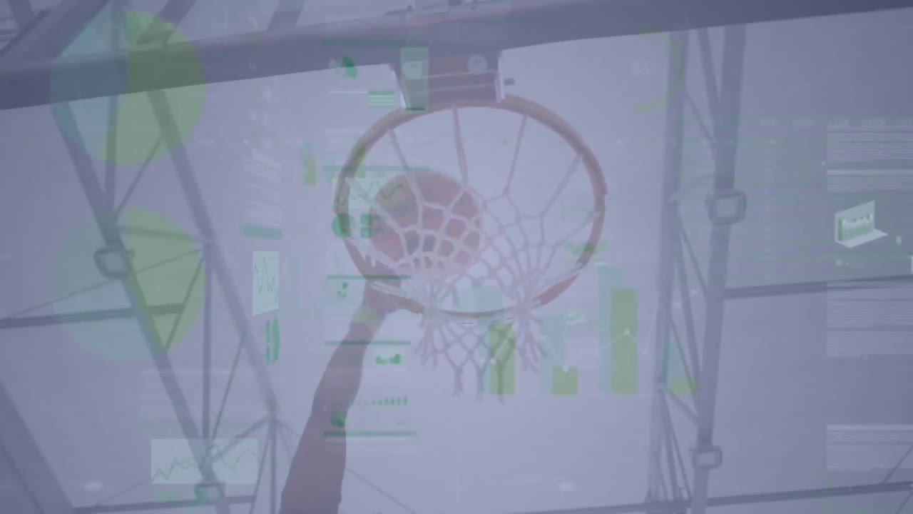 animación del procesamiento de datos financieros sobre un jugador de baloncesto caucásico que juega en el gimnasio