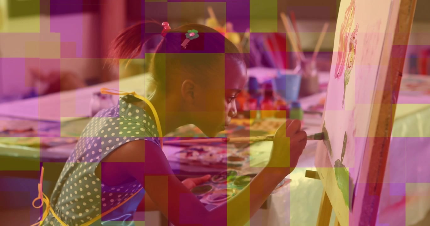 Niña alcanzando un pincel, sumergiéndolo en la paleta, pintando fruta en un caballete y refinando detalles para su obra de arte