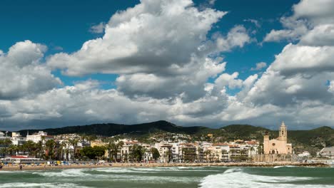 amplia vista del paseo marítimo de "sitges".
