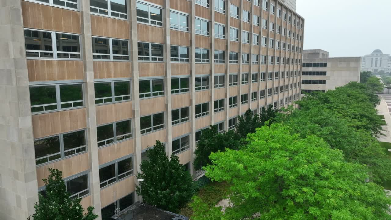 랜싱, 내 정부 단지