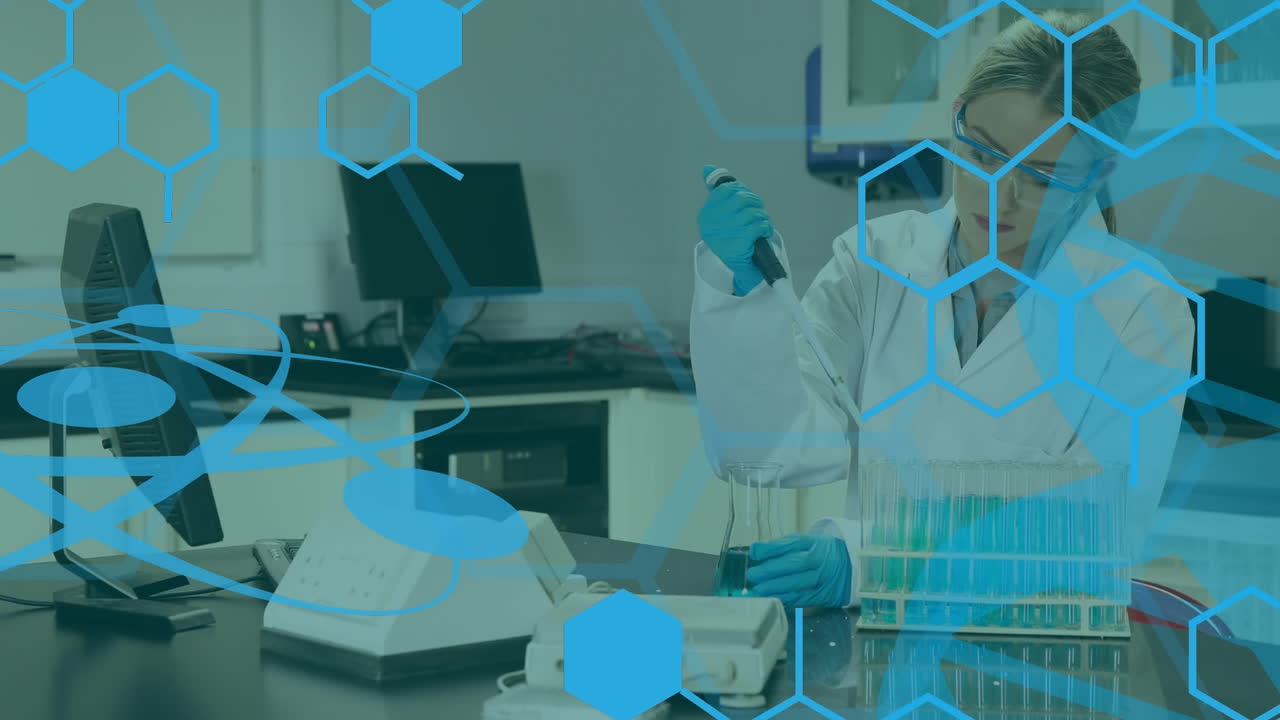 animación de formas sobre una científica caucásica usando una pipeta