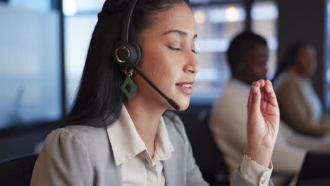 Frau,-Callcenter-Oder-Kopfschmerzen-Im-Büro