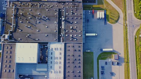 tomada aérea de un almacén industrial
