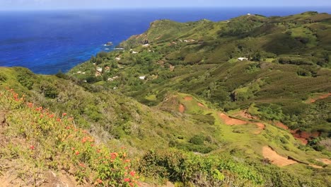 Vorbeiziehende-Wolken-über-Adamstown-Auf-Der-Insel-Pitcairn-Deuten-Darauf-Hin,-Dass-Die-Zeit-über-Diesem-Ort-Vergeht