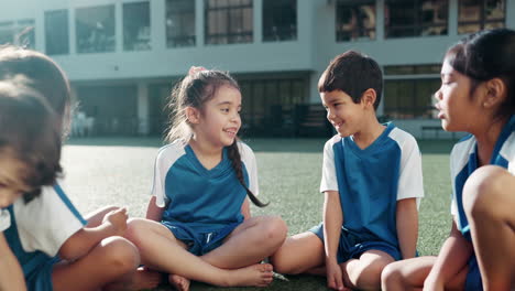 deportes, amigos y trabajo en equipo con niños