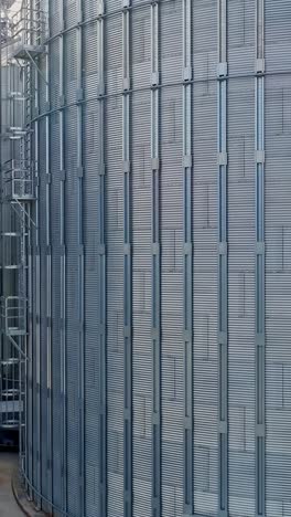 elevador de grano en una fábrica moderna