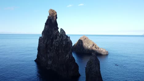 Enormes-Pilas-De-Mar-En-Portugal