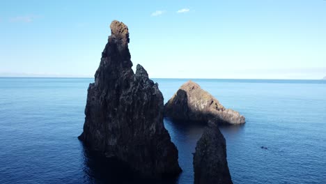 enormes pilas de mar en portugal
