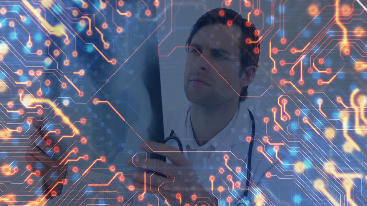 examinando rayos x, médico rodeado de animación de placa de circuito en un entorno médico