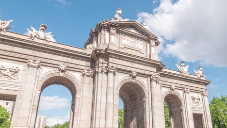 Hyperlapse-Puerta-De-Alcala,-Madrid,-Spanien