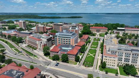 Campus-De-La-Universidad-De-Wisconsin-En-Madison,-Wisconsin