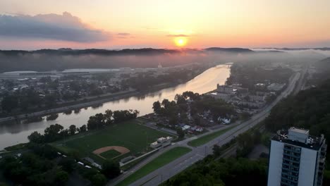 Sonnenaufgangsantenne-Charleston,-West-Virginia