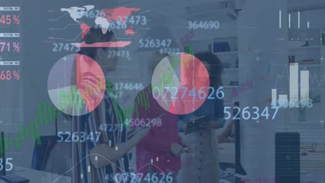 Animación-Del-Procesamiento-De-Datos-Financieros-Sobre-Diversos-Empresarios-Que-Trabajan-En-La-Oficina