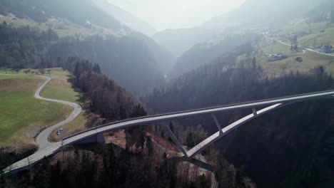 Luftaufnahme-Der-Tamina-Brücke,-Verbindungsstraße-Zwischen-Den-Orten-Pfäfers-Und-Valens-In-Der-Region-St